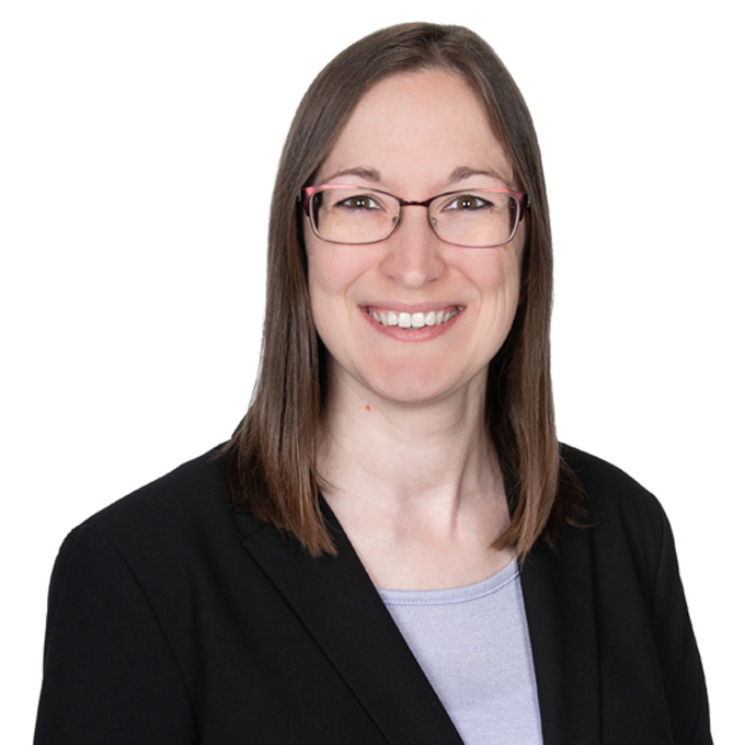 angela lund headshot